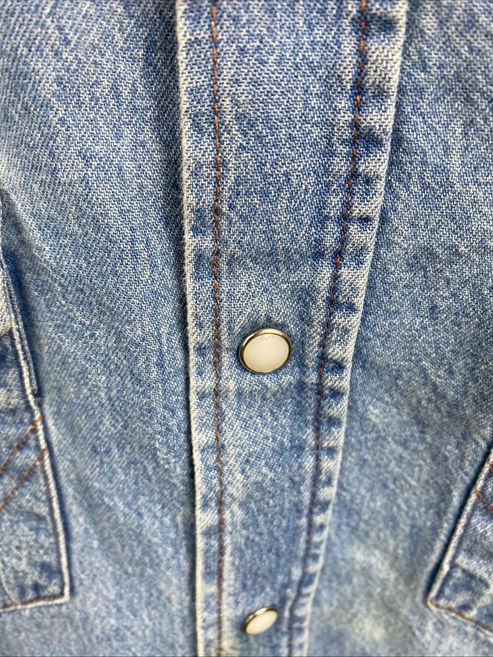 Vintage Wrangler Shirt Mens  Blue Denim Pearl Snap Western Cowboy Yoke Large Hem - Picture 4 of 9
